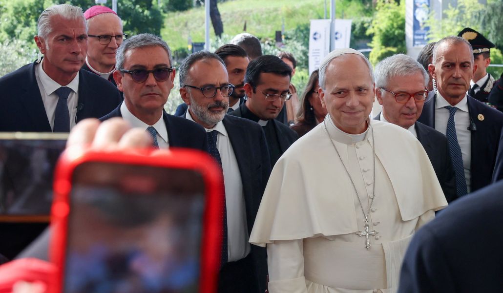 León XIV entrando en el Gemelli de Roma para operarse de un nódulo en un pulmón.