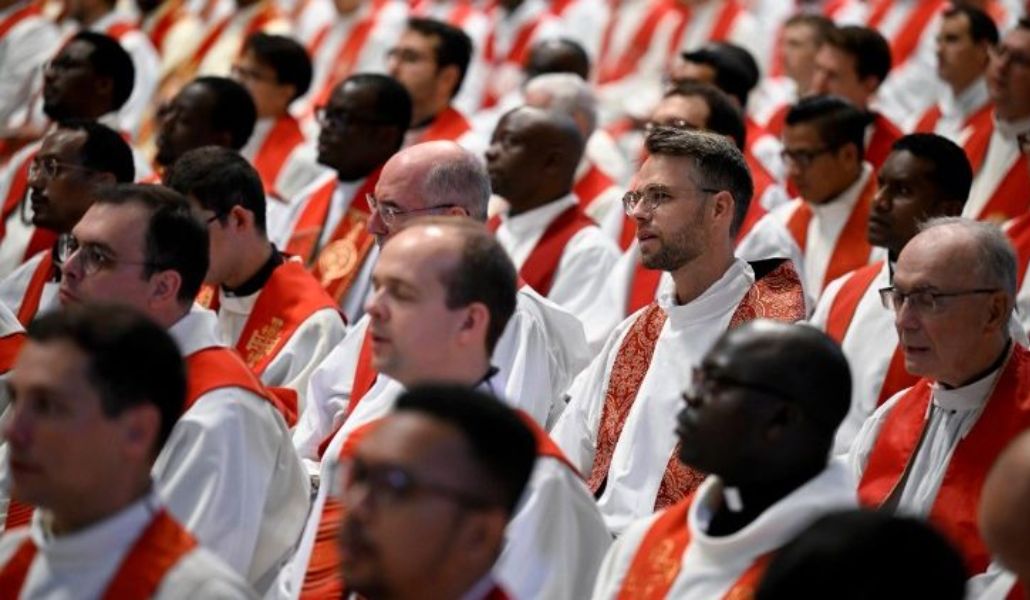 Profesores y estudiantes han acudido al arranque del curso de las Universidades Pontificias en la basílica de San Pedro.